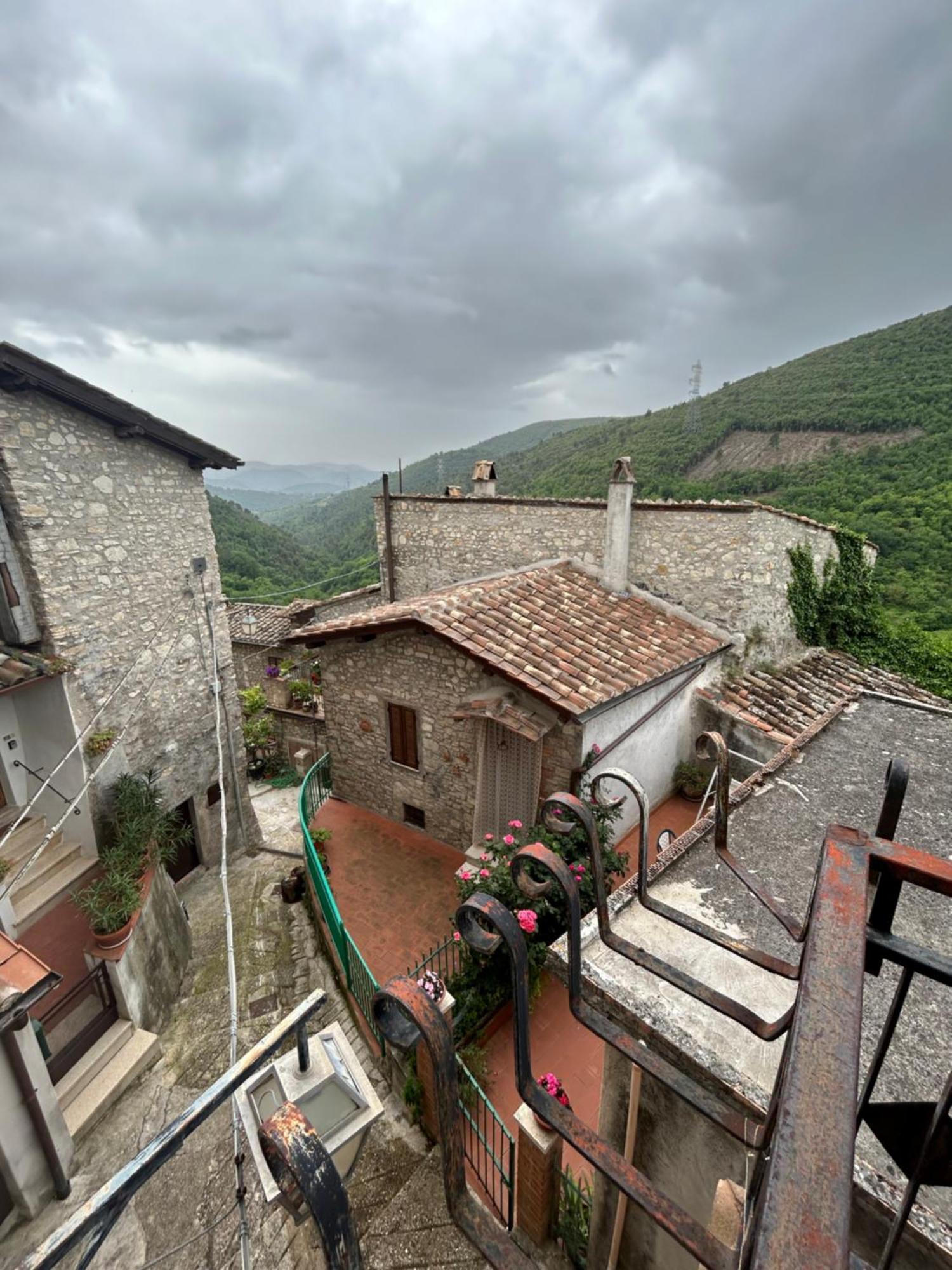 Appartamento Storico A Valle San Martino Di Spoleto Exterior photo